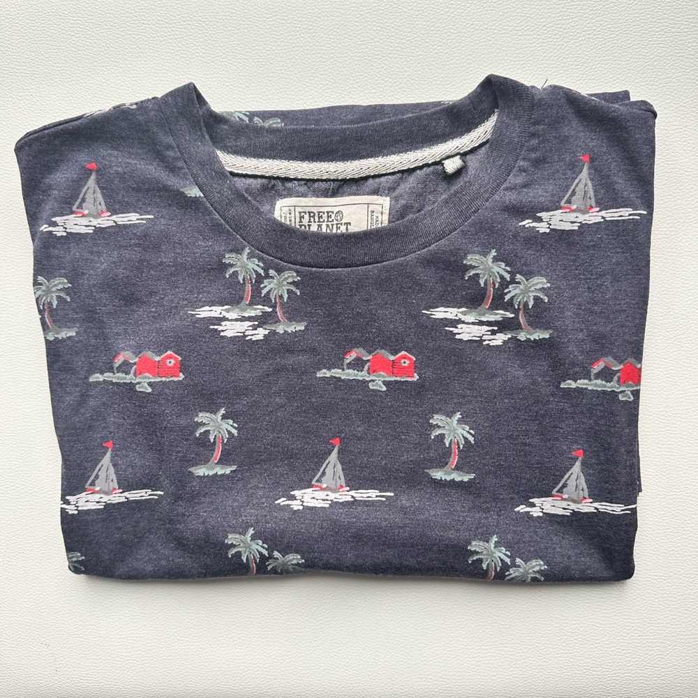 Free Planet Men’s XL T-Shirt – Coastal Print with Rolled Cuffs